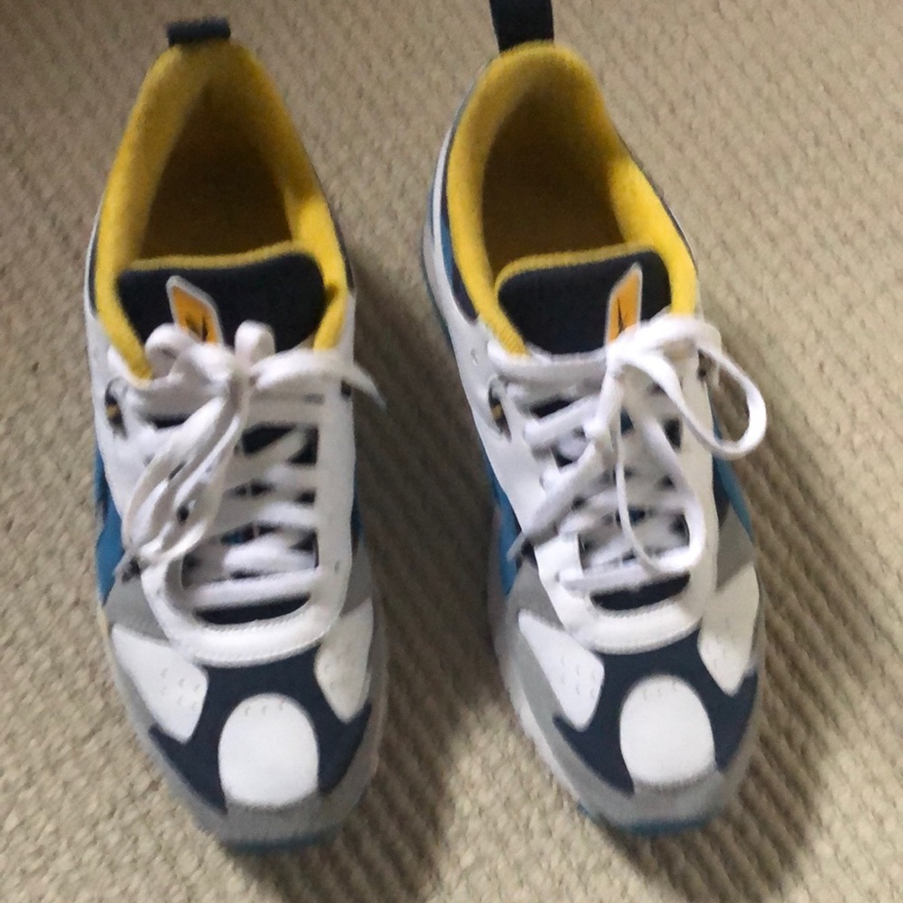 Reebok shoes   Like new